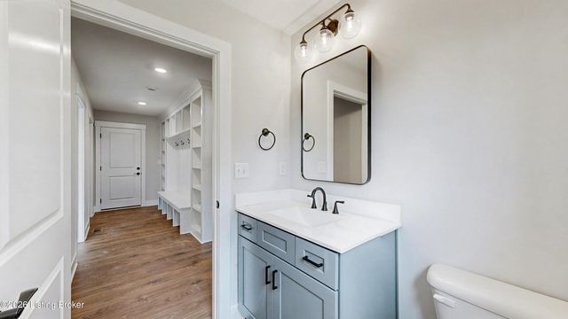 10400 Martinside Dr, Louisville, KY 40291