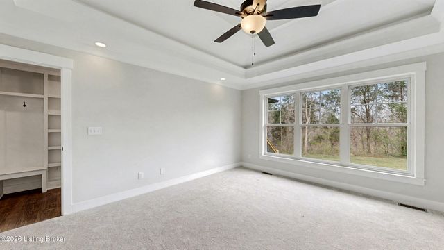 10400 Martinside Dr, Louisville, KY 40291