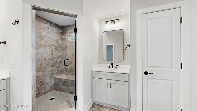 10400 Martinside Dr, Louisville, KY 40291