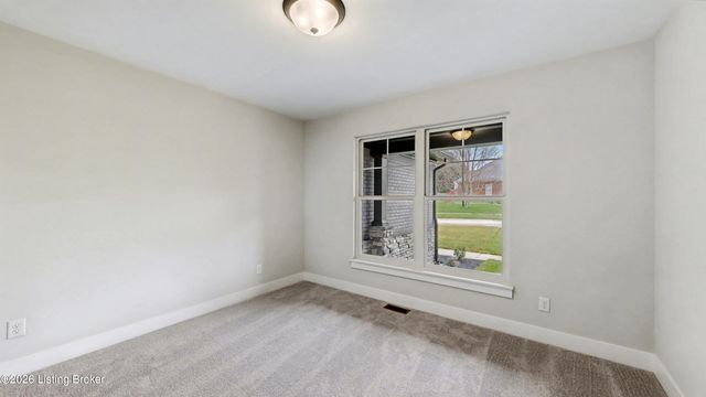 10400 Martinside Dr, Louisville, KY 40291