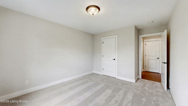 10400 Martinside Dr, Louisville, KY 40291