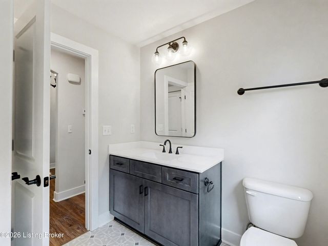 10400 Martinside Dr, Louisville, KY 40291