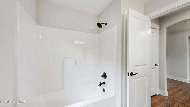 10400 Martinside Dr, Louisville, KY 40291