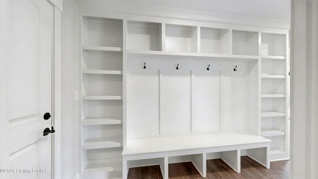 10400 Martinside Dr, Louisville, KY 40291