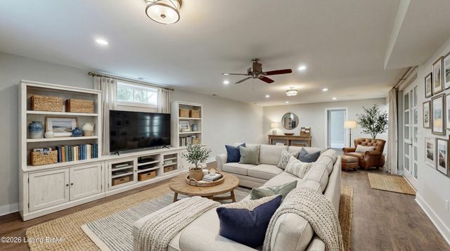 10400 Martinside Dr, Louisville, KY 40291