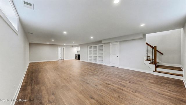 10400 Martinside Dr, Louisville, KY 40291