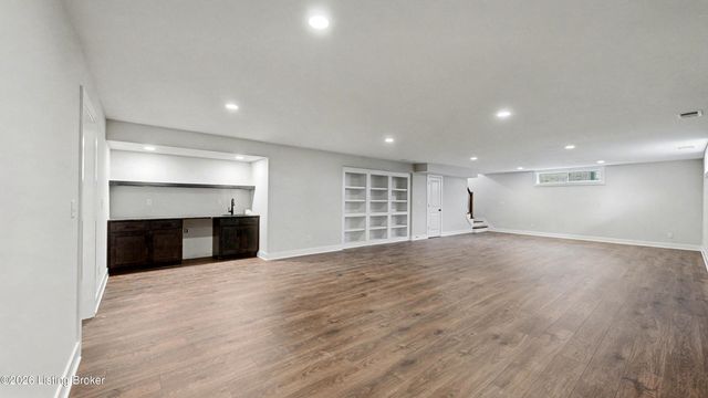 10400 Martinside Dr, Louisville, KY 40291