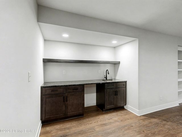 10400 Martinside Dr, Louisville, KY 40291