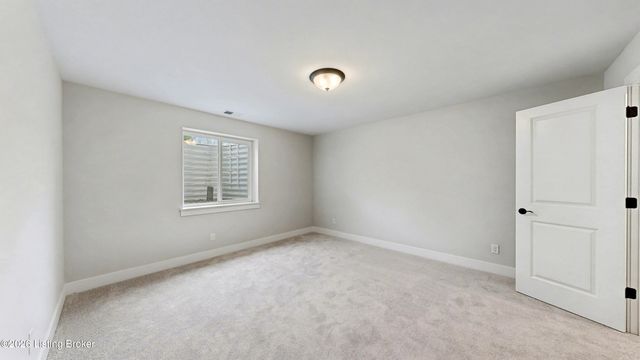 10400 Martinside Dr, Louisville, KY 40291