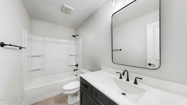 10400 Martinside Dr, Louisville, KY 40291