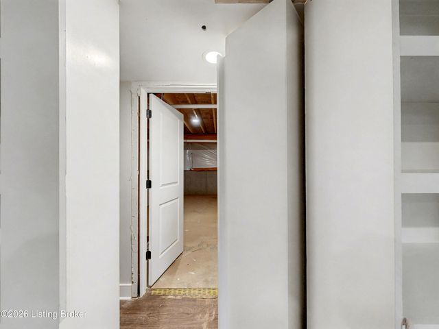 10400 Martinside Dr, Louisville, KY 40291