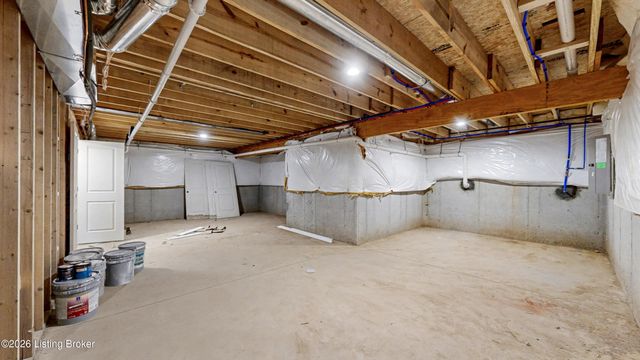 10400 Martinside Dr, Louisville, KY 40291