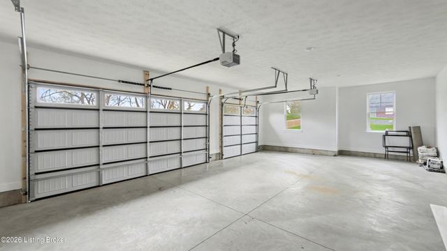 10400 Martinside Dr, Louisville, KY 40291