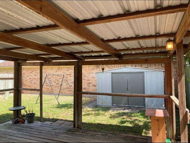 132 Cotton Drive, Lake Jackson, TX 77566