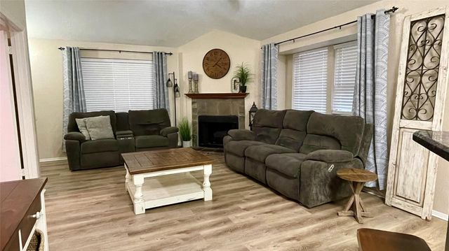 132 Cotton Drive, Lake Jackson, TX 77566