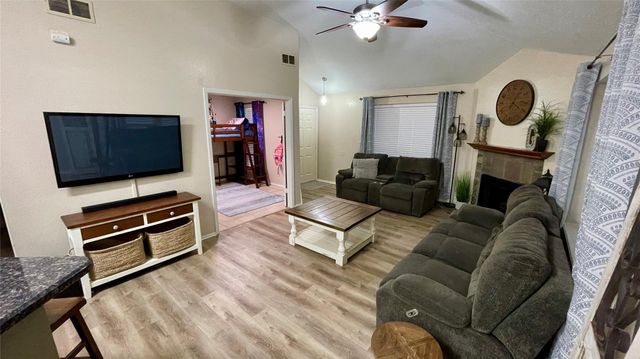 132 Cotton Drive, Lake Jackson, TX 77566