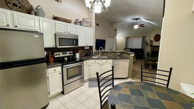 132 Cotton Drive, Lake Jackson, TX 77566