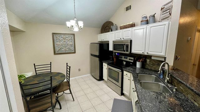 132 Cotton Drive, Lake Jackson, TX 77566