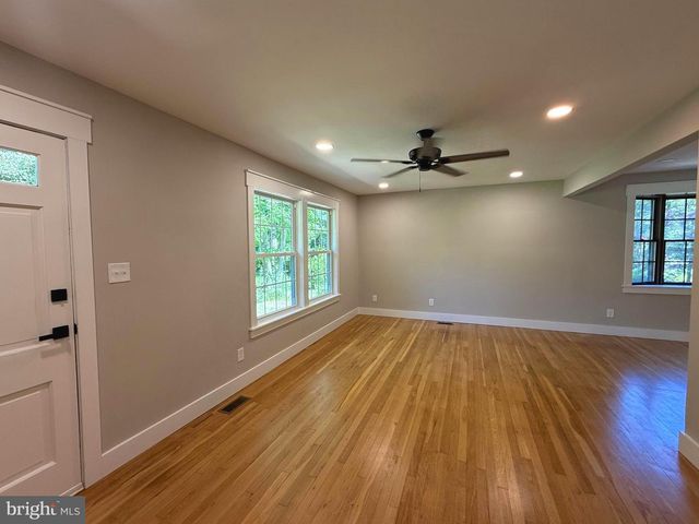 1545 E BUCKSHUTEM RD, Millville, NJ 08332