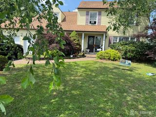 18 High Point Way, Piscataway, NJ 08854