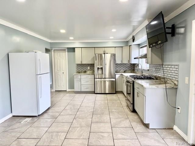 2123 Common Road, Warren, MI 48092