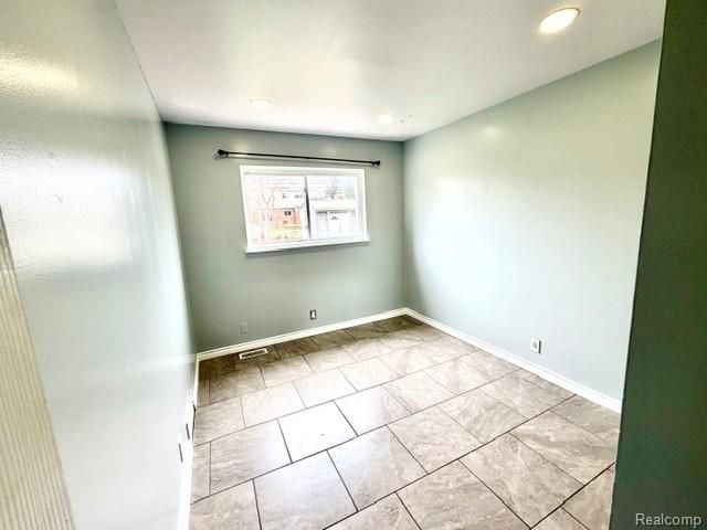 2123 Common Road, Warren, MI 48092