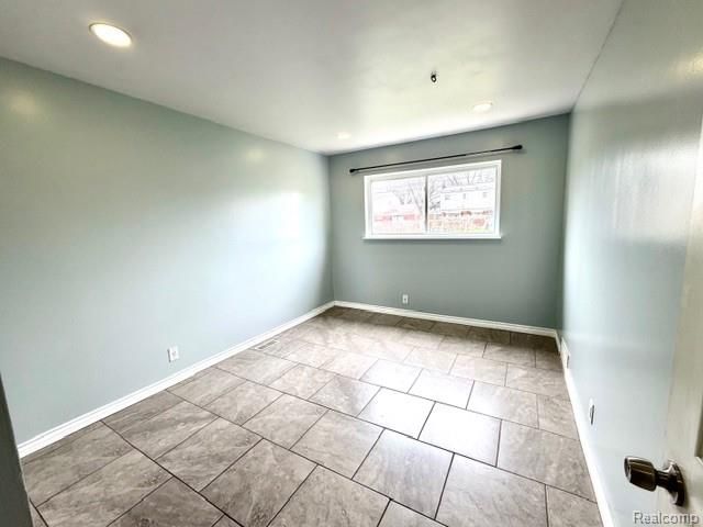 2123 Common Road, Warren, MI 48092