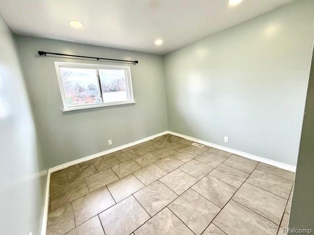 2123 Common Road, Warren, MI 48092