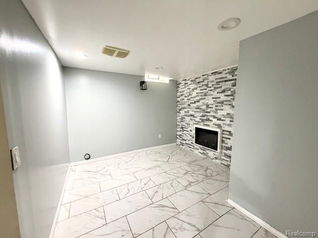 2123 Common Road, Warren, MI 48092