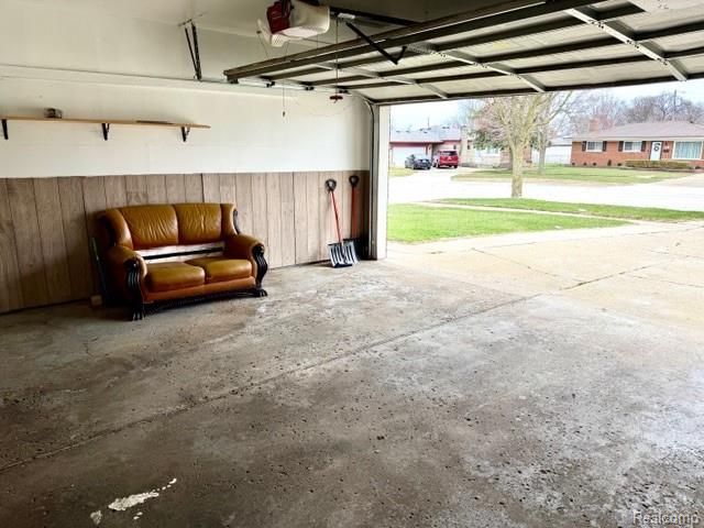 2123 Common Road, Warren, MI 48092