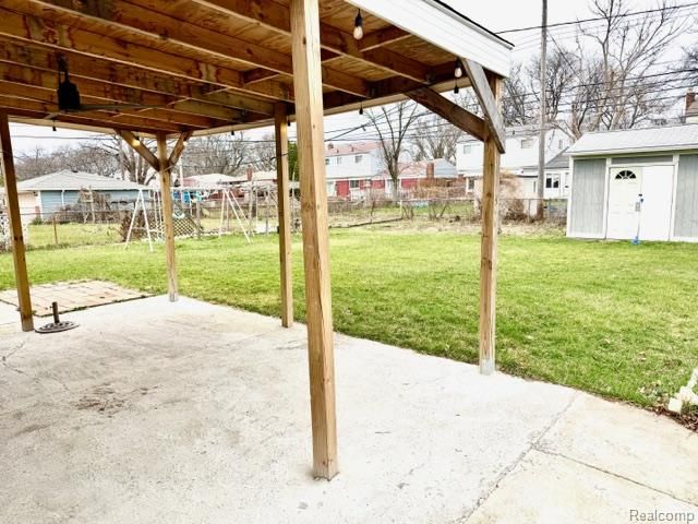 2123 Common Road, Warren, MI 48092