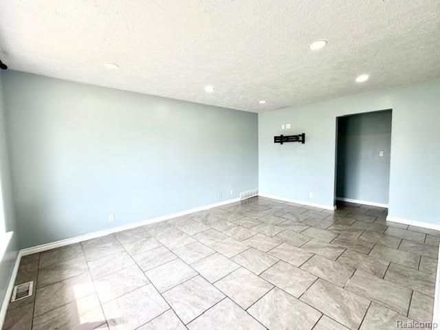 2123 Common Road, Warren, MI 48092