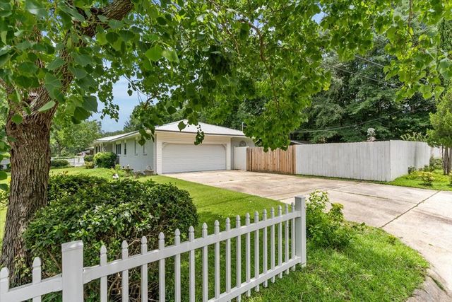 713 Bridlewreath Avenue, Dothan, AL 36301