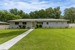 713 Bridlewreath Avenue, Dothan, AL 36301