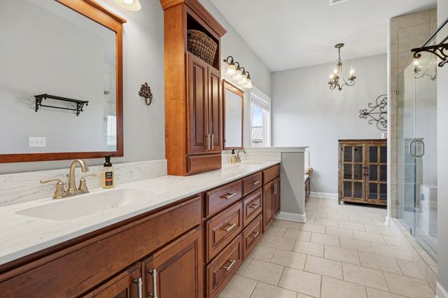 948 Goslin Branch Rd, Burns, TN 37029