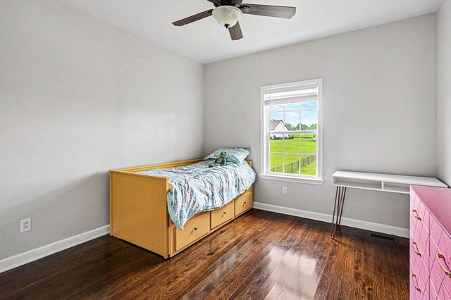 948 Goslin Branch Rd, Burns, TN 37029