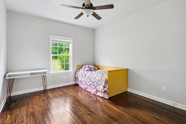 948 Goslin Branch Rd, Burns, TN 37029