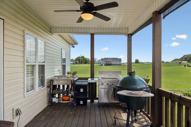 948 Goslin Branch Rd, Burns, TN 37029
