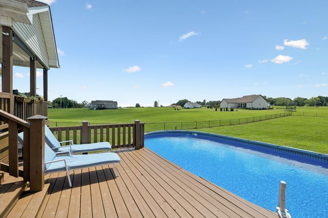 948 Goslin Branch Rd, Burns, TN 37029