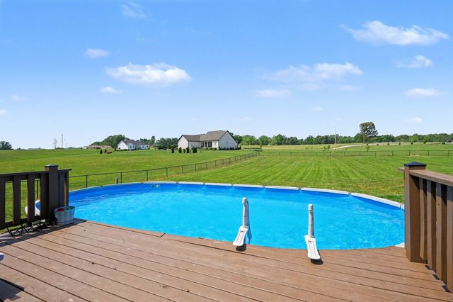 948 Goslin Branch Rd, Burns, TN 37029