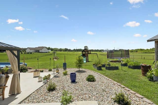 948 Goslin Branch Rd, Burns, TN 37029