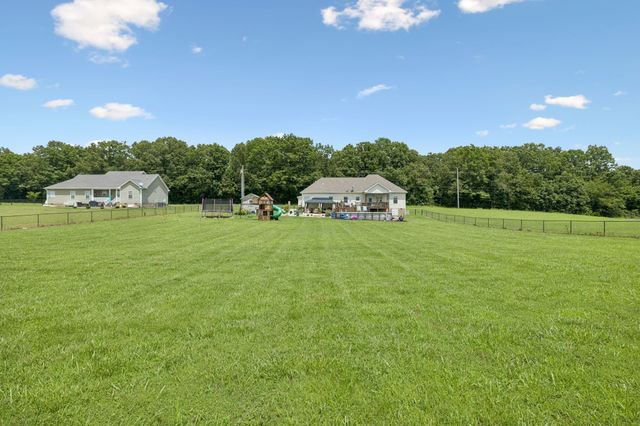 948 Goslin Branch Rd, Burns, TN 37029