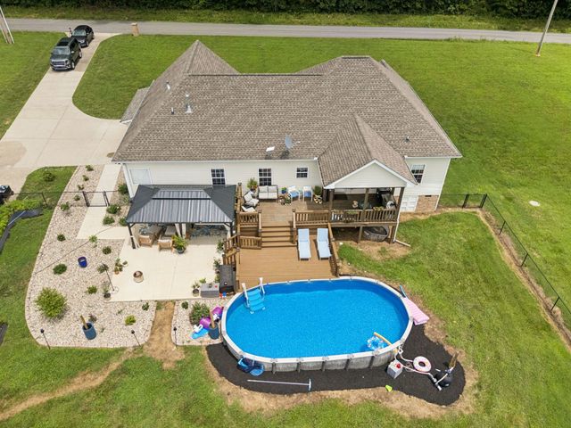 948 Goslin Branch Rd, Burns, TN 37029