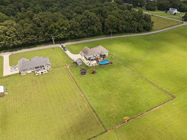 948 Goslin Branch Rd, Burns, TN 37029
