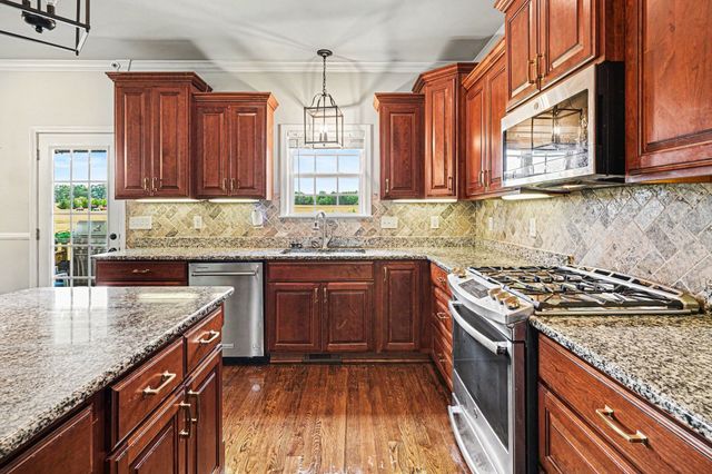 948 Goslin Branch Rd, Burns, TN 37029