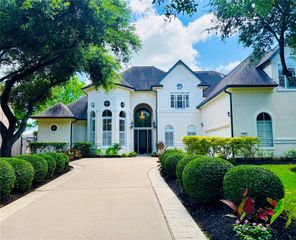 24 Saint Christopher Court, Sugar Land, TX 77479