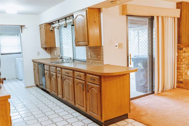 2609 Treeview Drive, Arlington, TX 76016