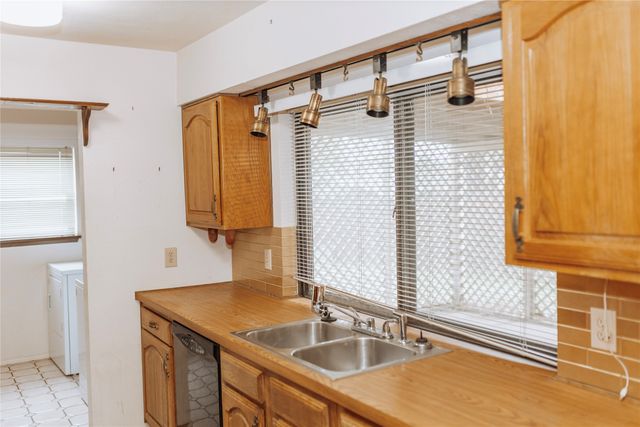 2609 Treeview Drive, Arlington, TX 76016