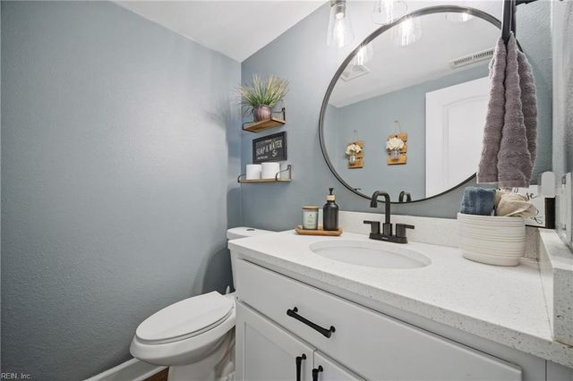 121 Hidalgo DR, Hampton, VA 23669