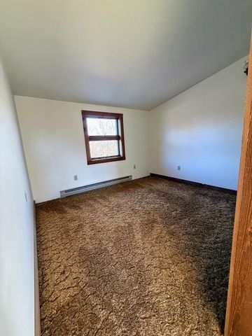 17 NE 465 Road, Warrensburg, MO 64093